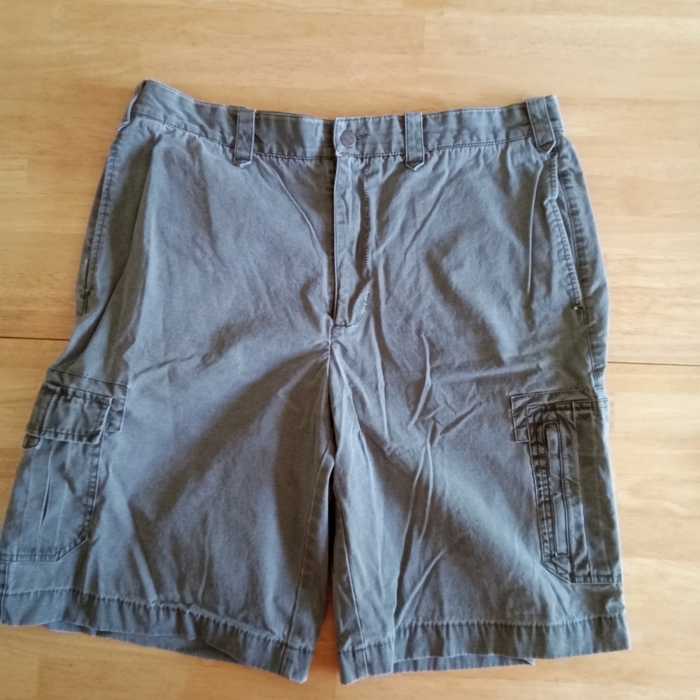 Eddie Bauer Men's Green Cargo Shorts 38 Tall With 11" Inseam Preowned
